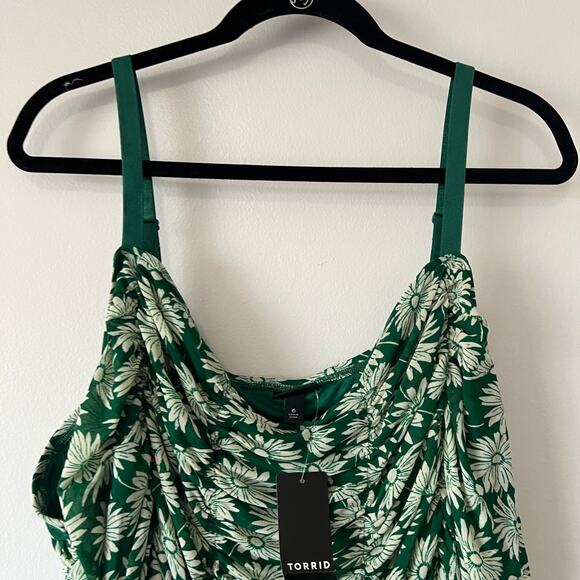 Torrid Women's Plus Size Green Floral Print Shirred Cami Top - Size 6 - NWT - Picture 3 of 9